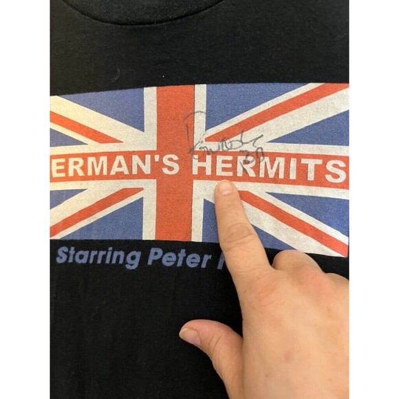 Herman’s Hermits 2013 Lg Tour T-Shirt Peter Noone Signed Collectible Music - Picture 2 of 7